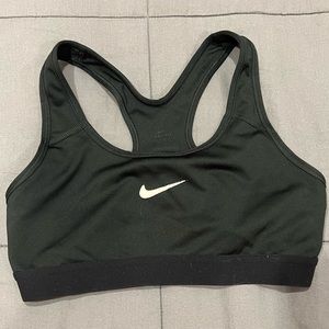 black nike sports bra